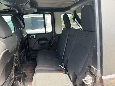 Used 2025 Jeep Wrangler Unlimited Rubicon AWD/4WD image 3