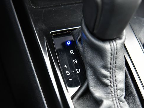 Used 2025 Toyota Camry SE image 30