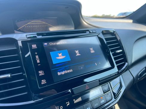 Used 2017 Honda Accord Touring image 13