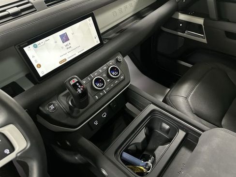 Used 2023 Land Rover Defender 90 SE image 14