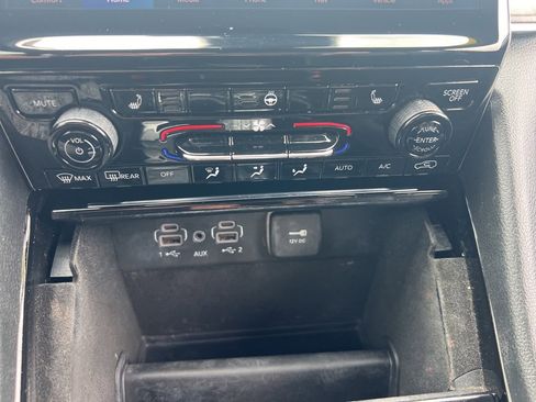 Used 2022 Jeep Grand Cherokee L Limited image 6