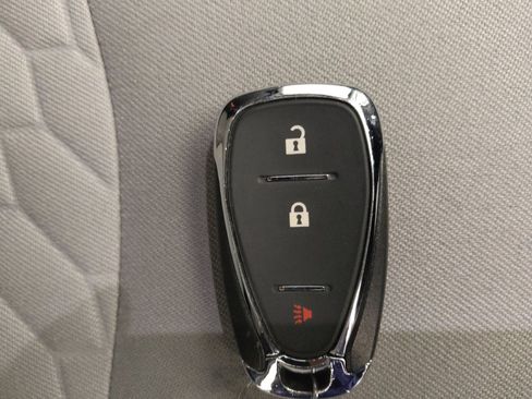 Used 2020 Chevrolet Equinox LS w/ LPO, Cargo Package AWD/4WD image 32