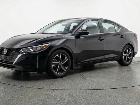 Used 2025 Nissan Sentra SV image 3