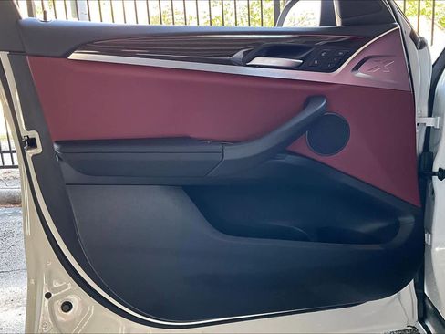 Used 2025 BMW X4 xDrive30i image 22