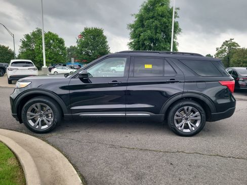 Used 2022 Ford Explorer XLT w/ Equipment Group 202A RWD image 6
