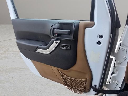 Used 2012 Jeep Wrangler Unlimited Sahara w/ Connectivity Group image 17