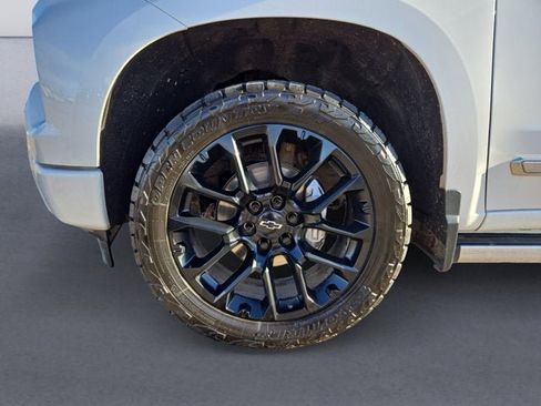 Used 2023 Chevrolet Silverado 1500 High Country w/ Technology Package image 14