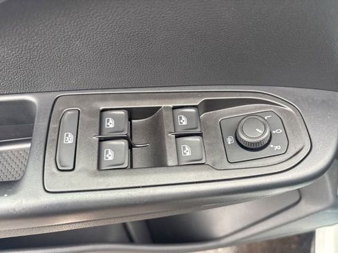 Used 2024 Volkswagen Taos SE FWD image 11