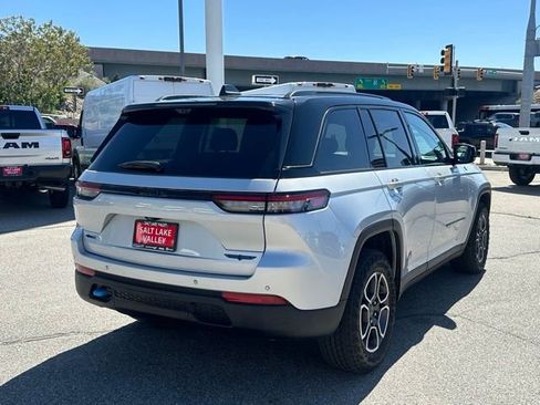 Used 2023 Jeep Grand Cherokee Trailhawk w/ Advanced Protech Group II AWD/4WD image 7