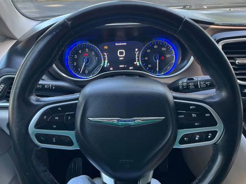 Used 2017 Chrysler Pacifica Touring-L Plus w/ Advanced Safetytec Group image 19