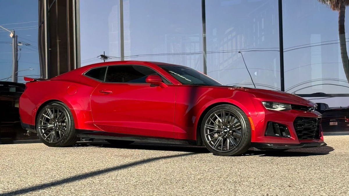 Used 2018 Chevrolet Camaro ZL1 RWD image 16