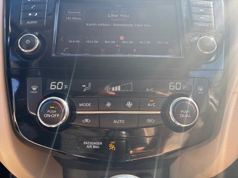 Used 2019 Nissan Rogue SV image 19