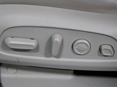 Used 2020 Buick Enclave Premium w/ Sun and Sites Package image 19