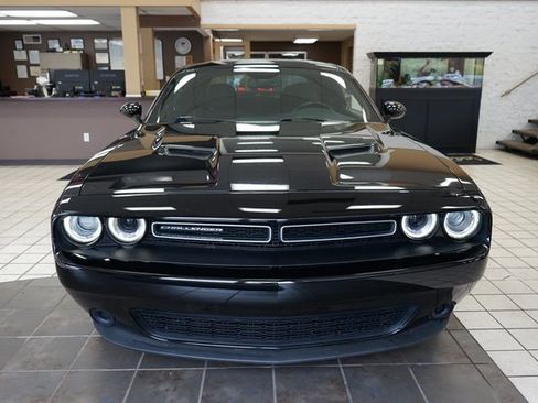Used 2019 Dodge Challenger SXT image 18