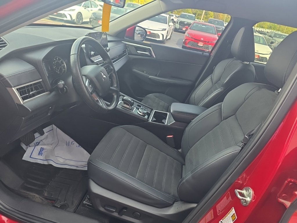 Used 2023 Mitsubishi Outlander SE AWD/4WD image 14