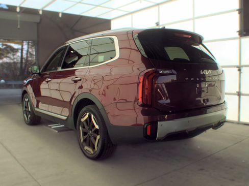 Used 2023 Kia Telluride S AWD/4WD image 6