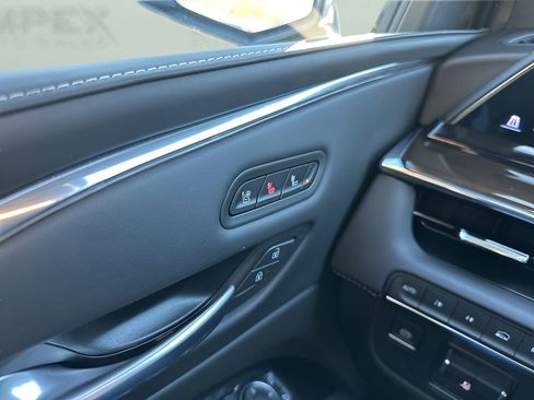 Used 2024 Cadillac Escalade ESV Premium Luxury Platinum image 26