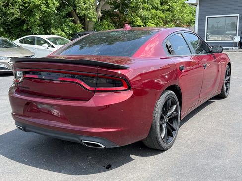 Used 2017 Dodge Charger SXT w/ Blacktop Package RWD image 5