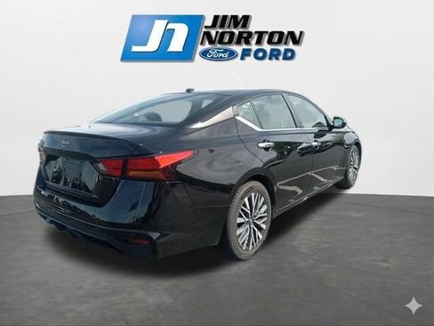 Used 2025 Nissan Altima 2.5 SV image 10