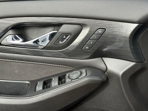 Used 2023 Chevrolet Traverse High Country image 13