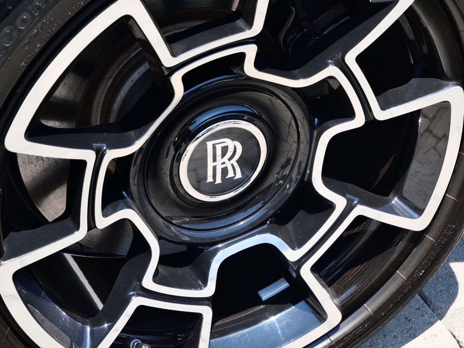 Certified 2018 Rolls-Royce Dawn RWD image 22