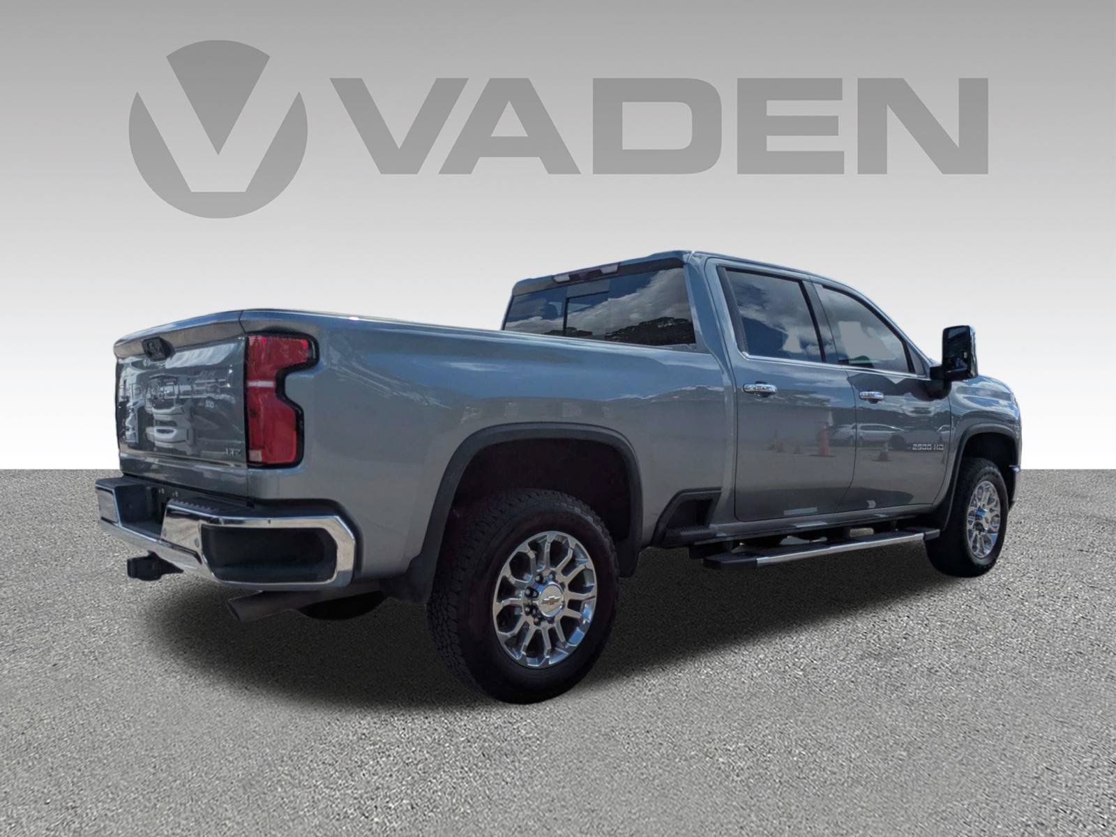 Used 2025 Chevrolet Silverado 2500 LTZ w/ LTZ Convenience Package AWD/4WD image 24