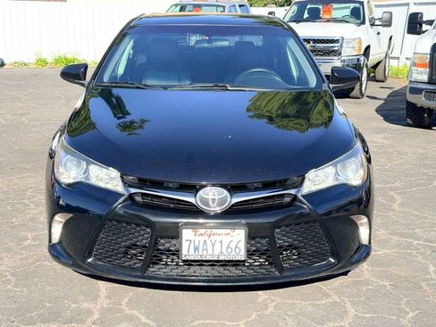 Used 2017 Toyota Camry SE image 2