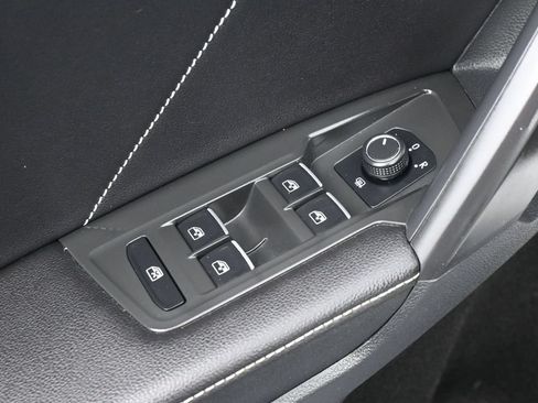 Used 2023 Volkswagen Tiguan SE FWD image 14
