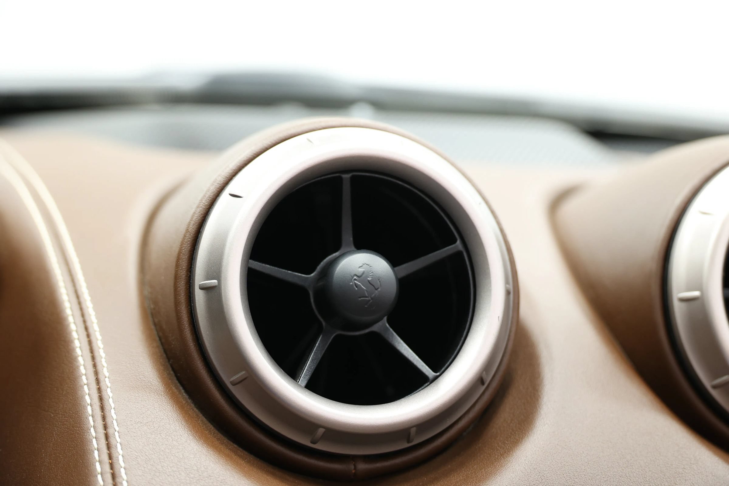 Used 2010 Ferrari California RWD image 42