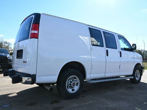 Used 2023 GMC Savana 2500 w/ Driver Convenience Package image 3
