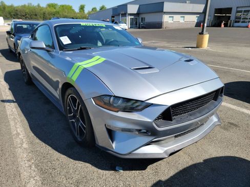 Used 2020 Ford Mustang Premium RWD image 4