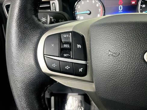 Used 2022 Ford Explorer XLT w/ Equipment Group 202A AWD/4WD image 18