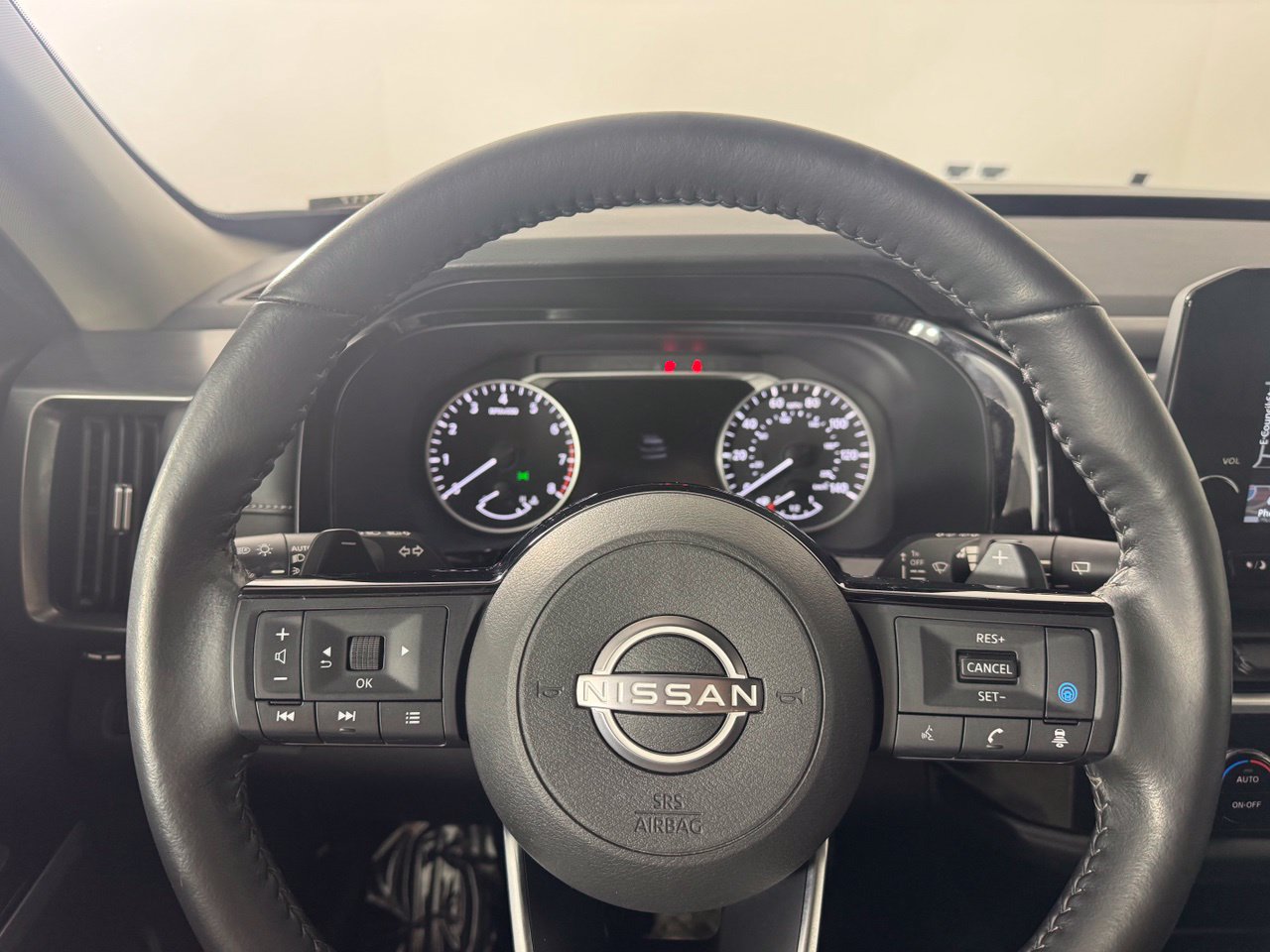 Used 2024 Nissan Pathfinder SL AWD/4WD image 13