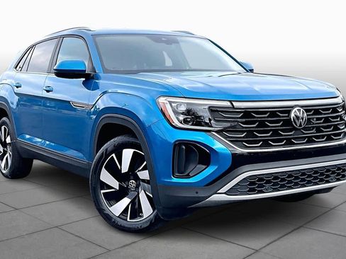 Used 2024 Volkswagen Atlas Cross Sport SE image 2
