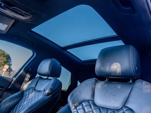 Used 2023 Audi SQ5 Premium Plus w/ Premium Plus Package image 18