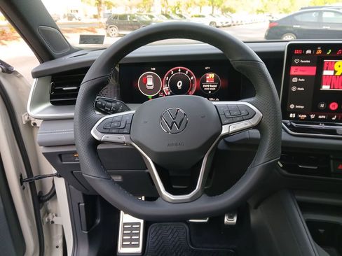 New 2026 Volkswagen Tiguan SE R-Line AWD/4WD image 14