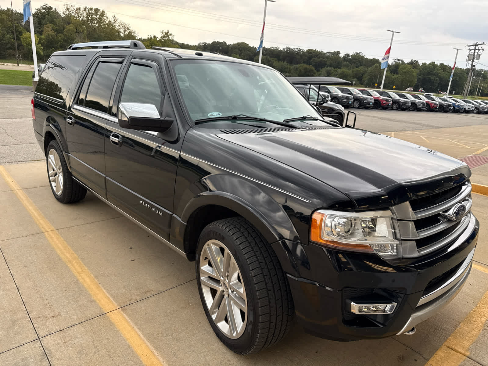 Used 2017 Ford Expedition EL Platinum AWD/4WD image 3