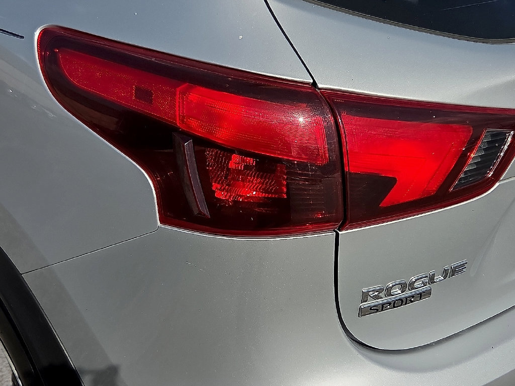 Used 2019 Nissan Rogue Sport S FWD image 9