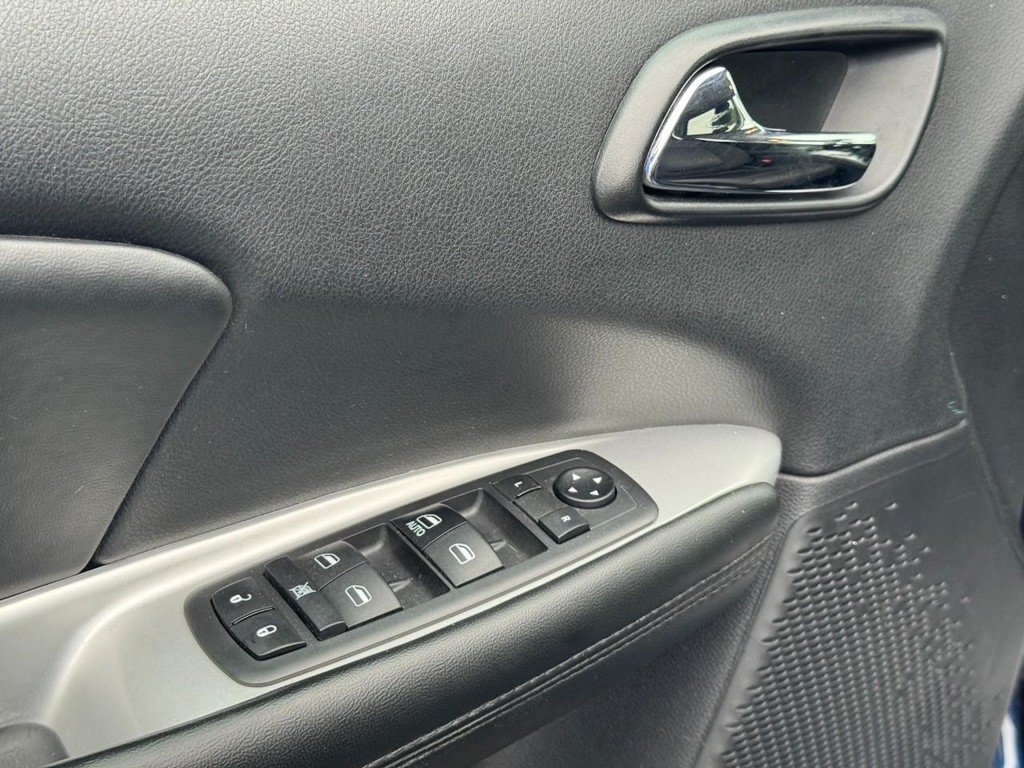 Used 2019 Dodge Journey SE w/ Premium Group FWD image 17
