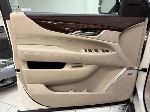 Used 2015 Cadillac Escalade Luxury image 33