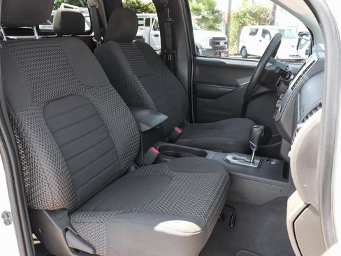 Used 2020 Nissan Frontier SV image 32
