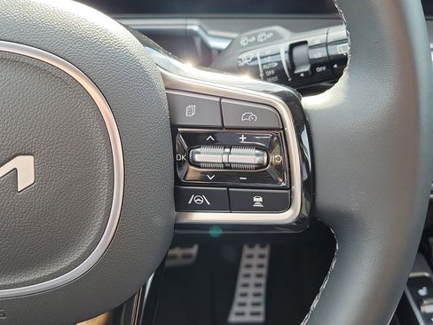Certified 2025 Kia Sorento SX FWD image 29