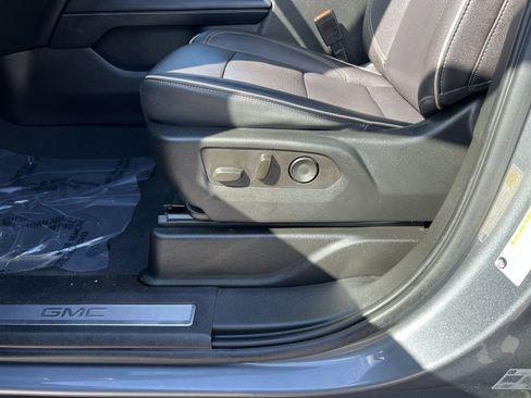 Used 2022 GMC Yukon XL SLT w/ SLT Premium Package image 22