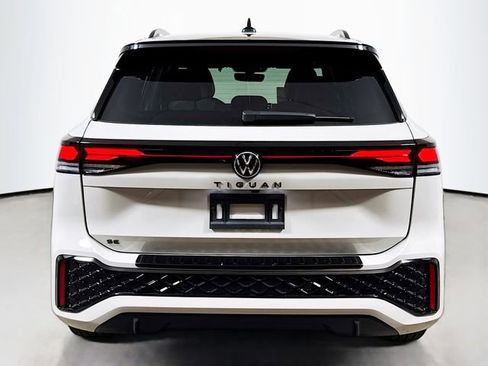 New 2026 Volkswagen Tiguan SE R-Line FWD image 4
