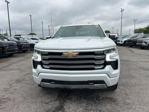 Used 2023 Chevrolet Silverado 1500 High Country w/ Technology Package AWD/4WD image 8