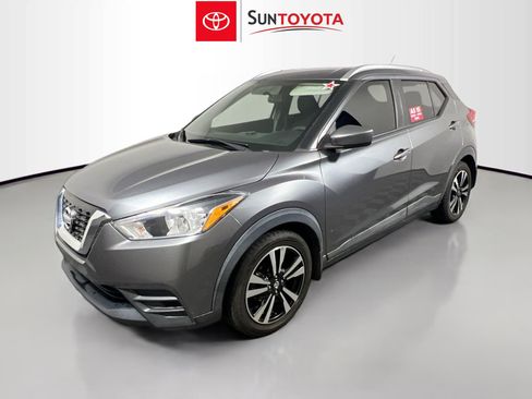 Used 2018 Nissan Kicks SV image 9