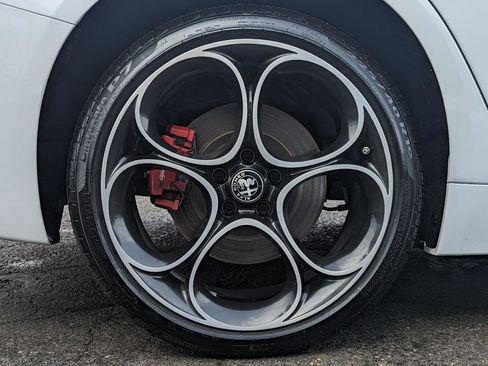 Used 2022 Alfa Romeo Giulia Veloce image 46