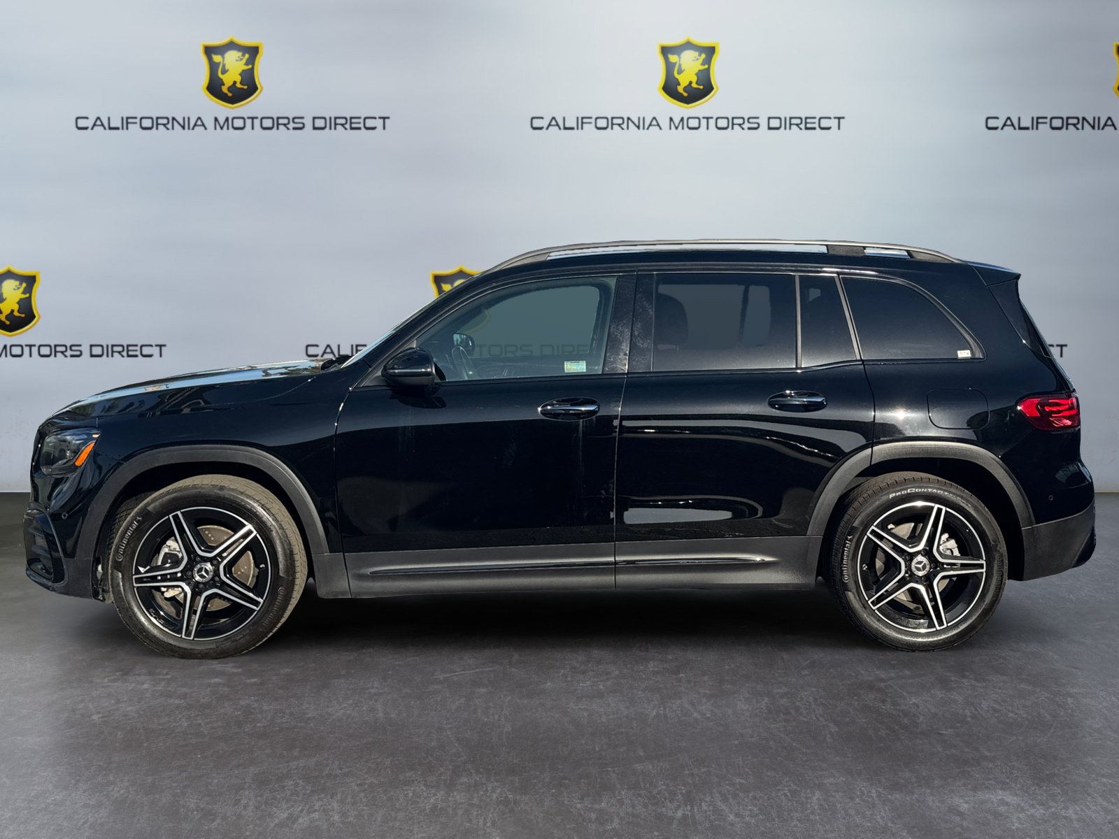 Used 2024 Mercedes-Benz GLB 250 w/ AMG Night Package image 2