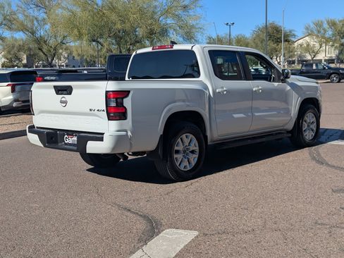 Used 2023 Nissan Frontier SV image 3