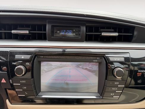Used 2014 Toyota Corolla LE FWD image 9